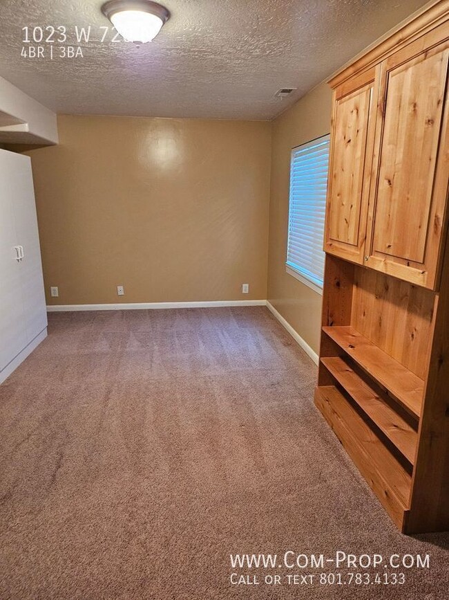 Building Photo - 2 Weeks Free Rent in December! 4bed/2.5 Ba...