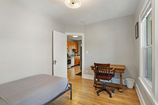 Building Photo - 915 W Pacific Ave