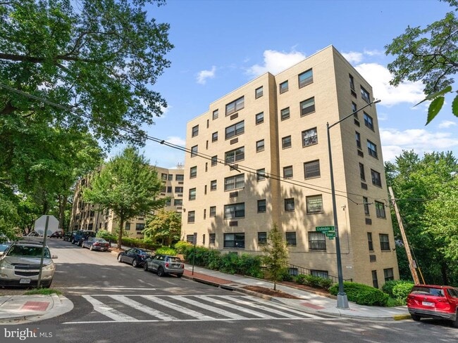Building Photo - 1801 Clydesdale Pl NW