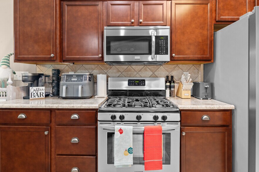 Building Photo - 25 Kettle Ct