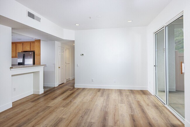 Building Photo - Charming Ground-Level Condo in California ...
