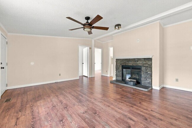Building Photo - 135 Virginia Ln