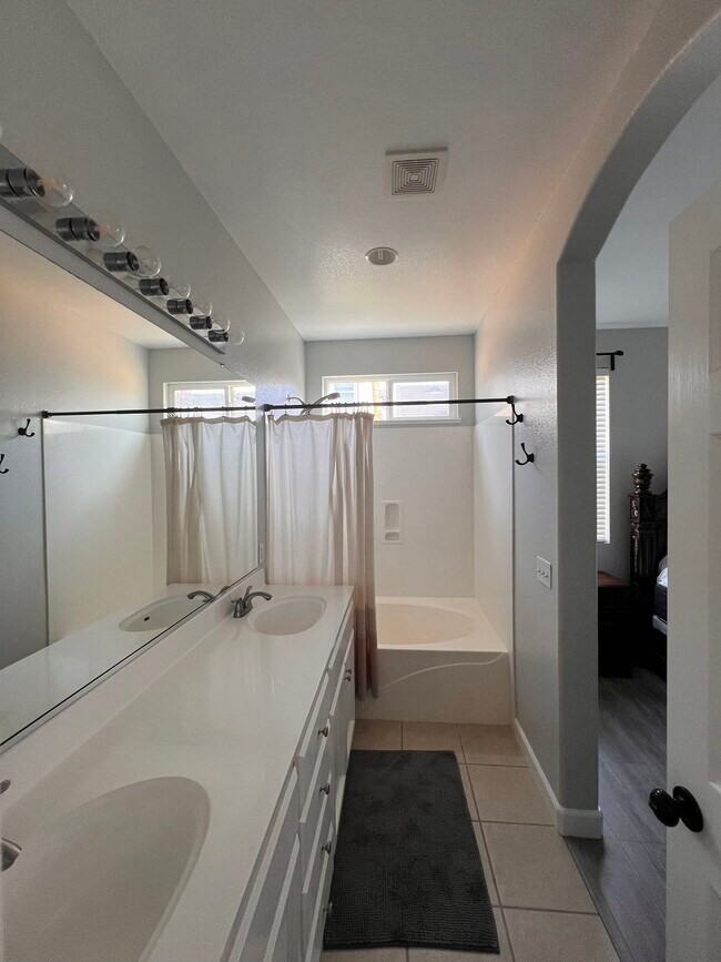 Master Bath - 3108 Tintorera Way