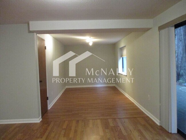 Building Photo - Spacious 3 Bedroom, 2.75 Bathroom Condo in Gig Harbor