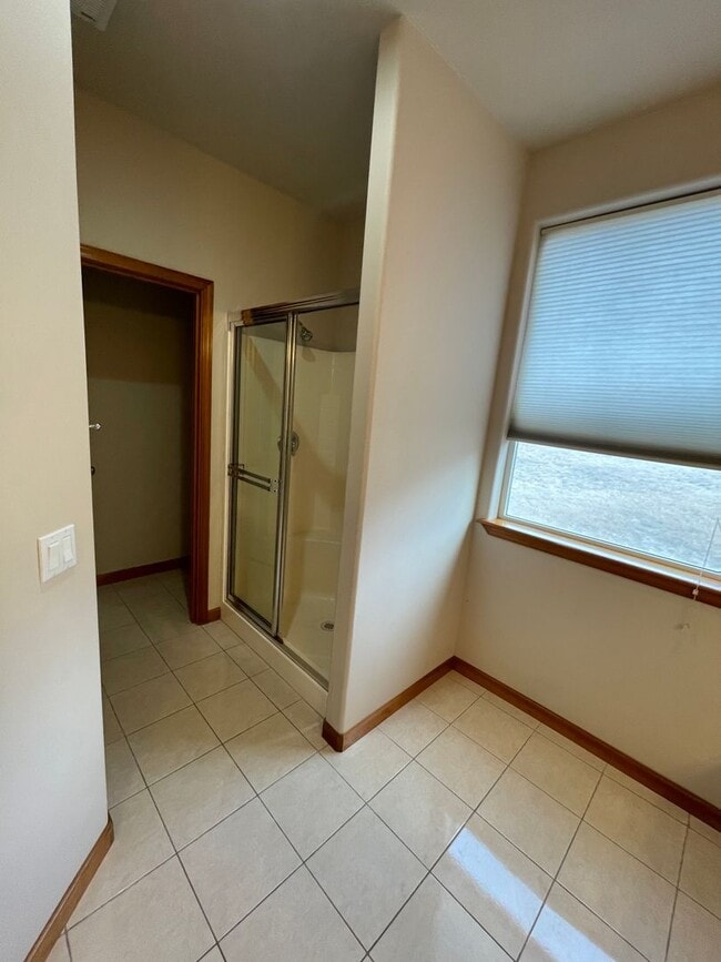 Building Photo - Amazing family home in the perfect location!