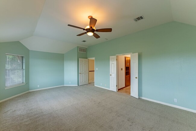 Building Photo - Spacious and stunning 4 bed 3.5 bath in Austin!!!