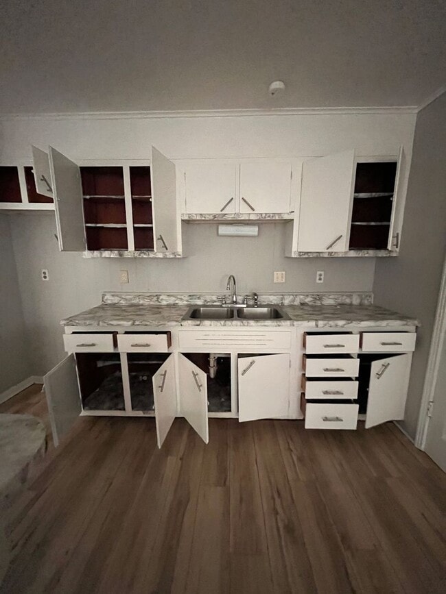 Building Photo - Great Property in quite Neighborhood