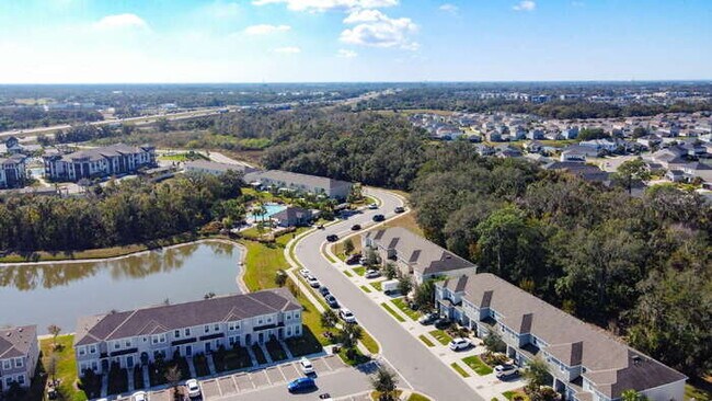 Building Photo - 10525 Oakside Dr