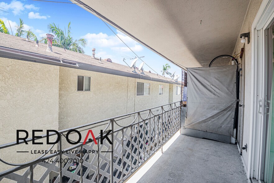 Building Photo - 10714 Western Ave