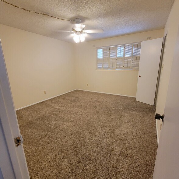 Building Photo - 2150 E Ellis Dr