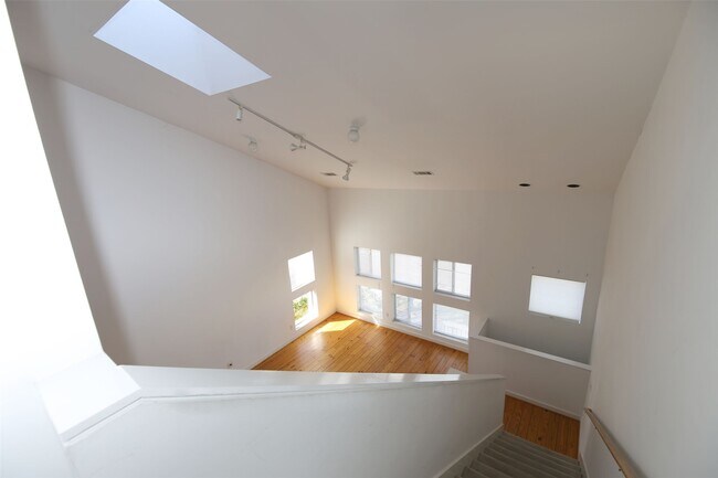 Building Photo - 2819 Crawford St