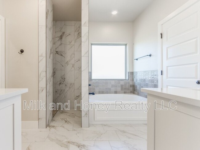 Building Photo - 12905 NW 143rd St
