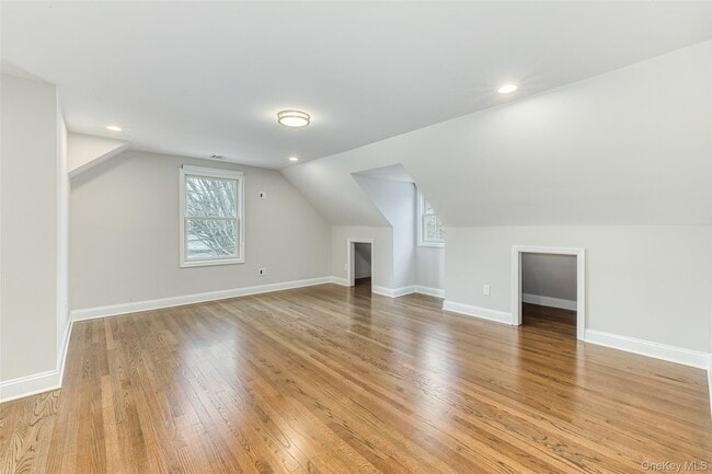 Building Photo - 479 Woodbury Rd