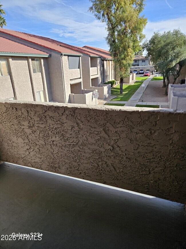 Building Photo - 623 W Guadalupe Rd