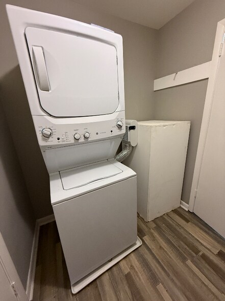 Building Photo - 555 N Dupont Ave