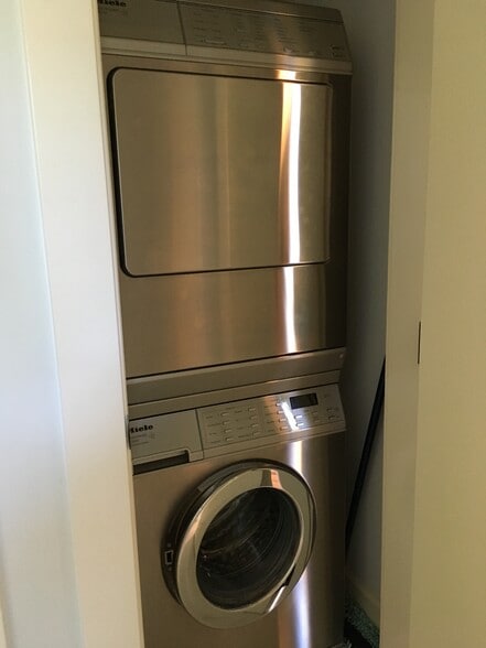 Washer. / Dryer - 2414 Harding St