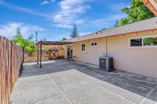Building Photo - 2501 Linda Vista Avenue