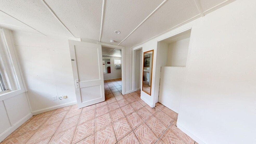 Building Photo - 4808 Davisson Ave