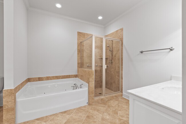 Building Photo - 2021 Hillbrook Cir