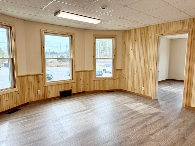 Building Photo - Well maintained inside and out