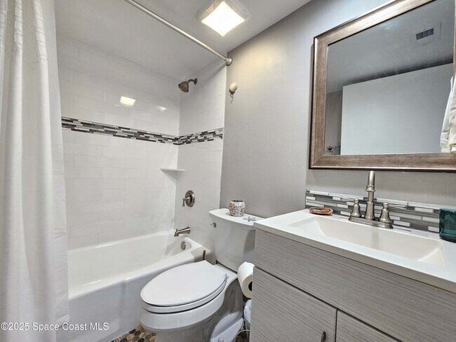 Building Photo - Furnished Cocoa Beach Condo