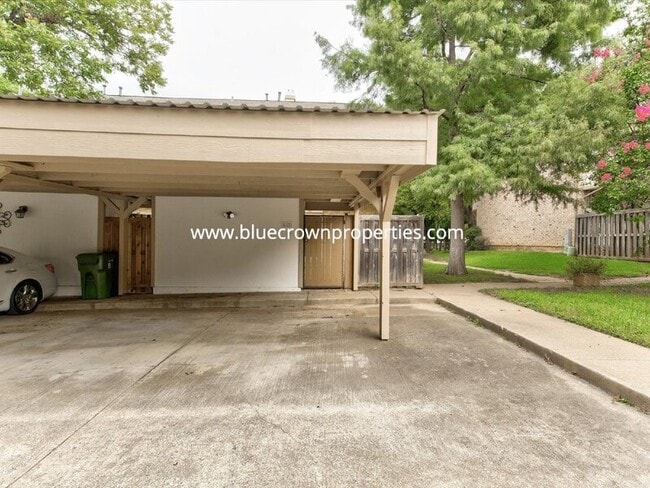 Building Photo - 462 Westview Terrace