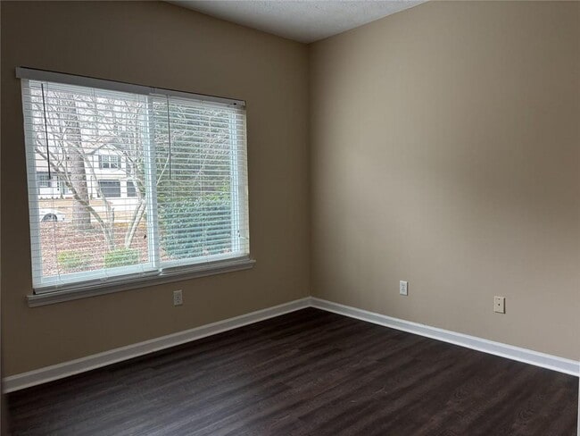 Building Photo - 3410 Camens Ct NE