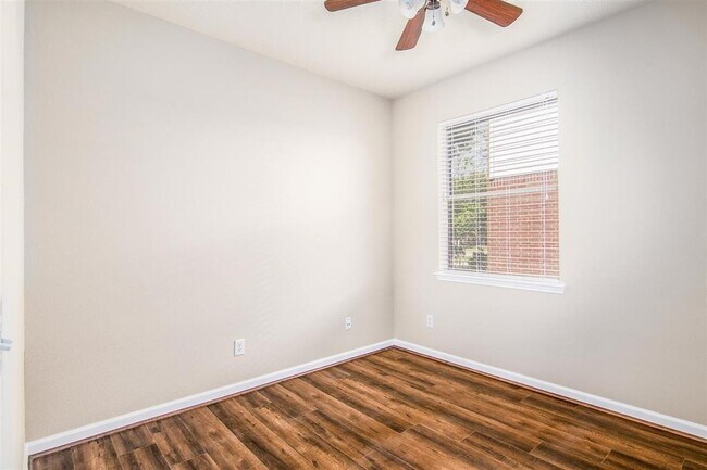 Building Photo - 20719 Medallion Pointe Dr