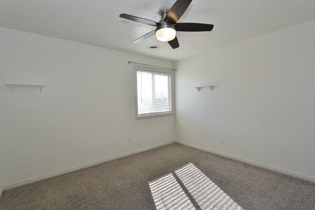 Building Photo - 2047 S Ice Bear Way