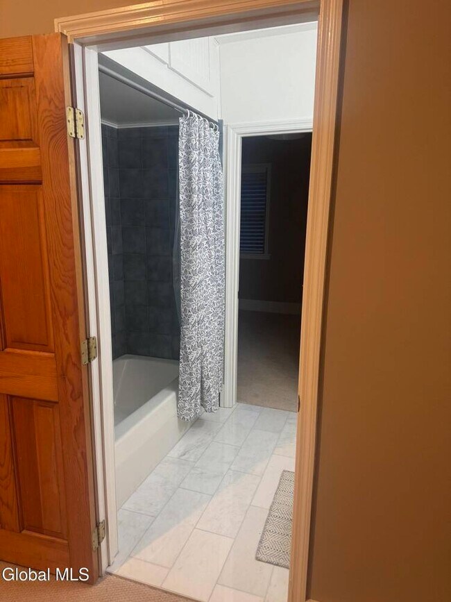 Building Photo - 1412 River Rd