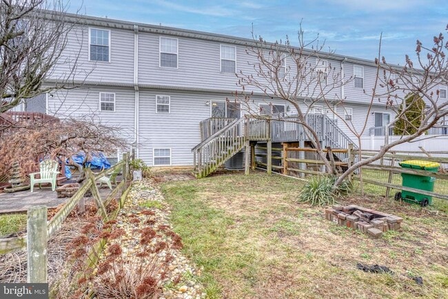 Building Photo - 407 Champs Ln