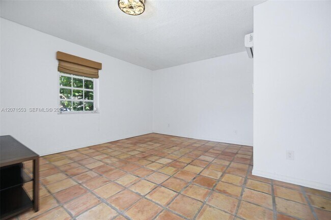 Building Photo - 2300 S Miami Ave