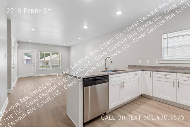 Building Photo - 2215 Perry St