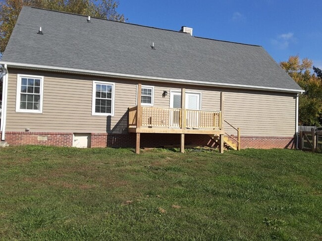 Building Photo - Great Home on corner lot in prime location in Knoxville