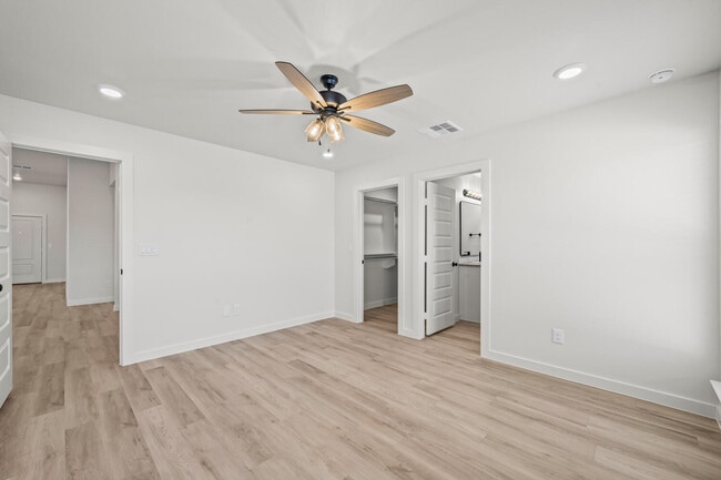 Building Photo - 2013 Cottonwood Ave