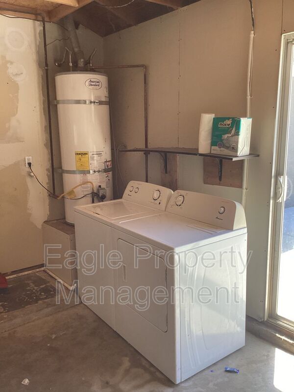 Building Photo - 1336 School St