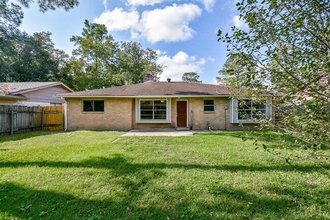 Building Photo - 23114 Newgate Dr