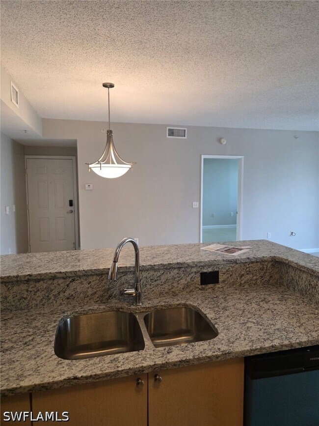 Building Photo - 1105 Reserve Ct