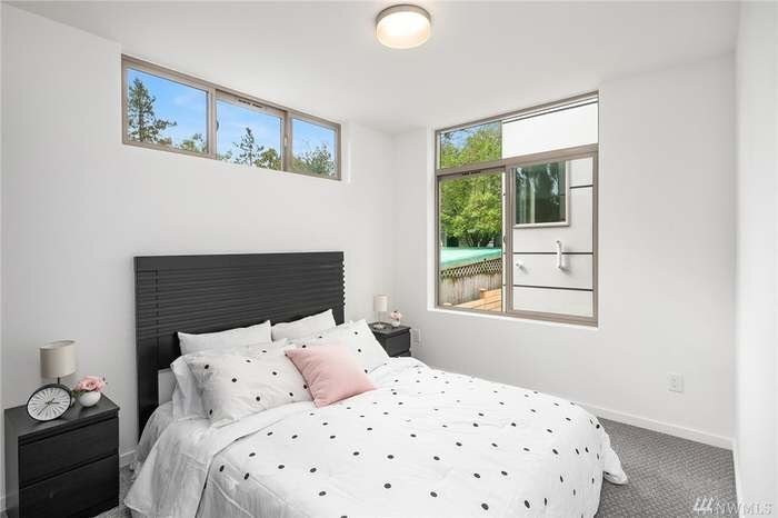 Primary Photo - 3041 20th Ave W