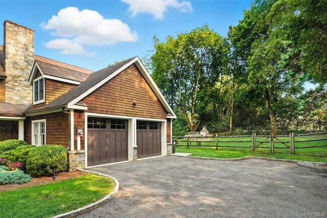 Building Photo - 548 Anderson Hill Rd