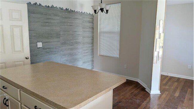 Building Photo - 2099 Commons Cir Dr