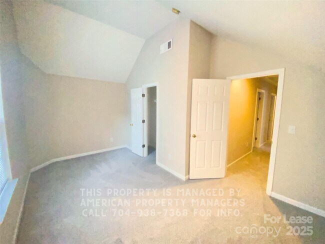 Building Photo - 1430 Mitchell Glen St