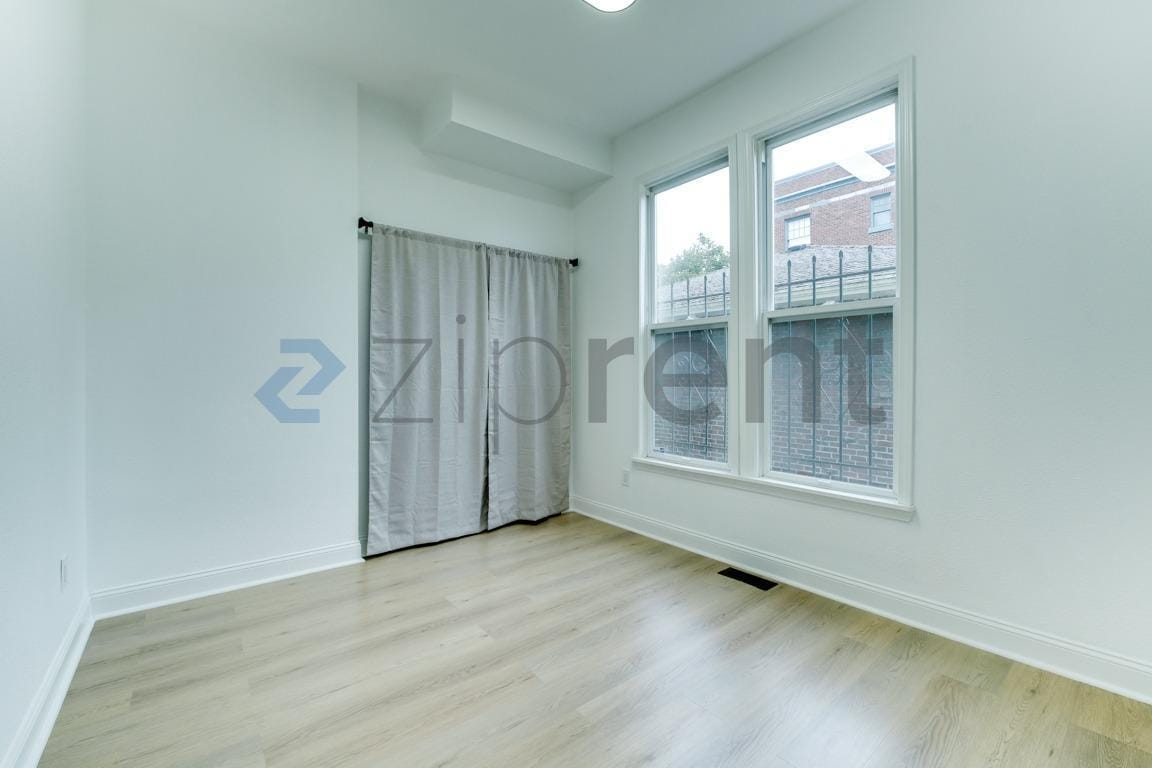 Building Photo - Unit n/a