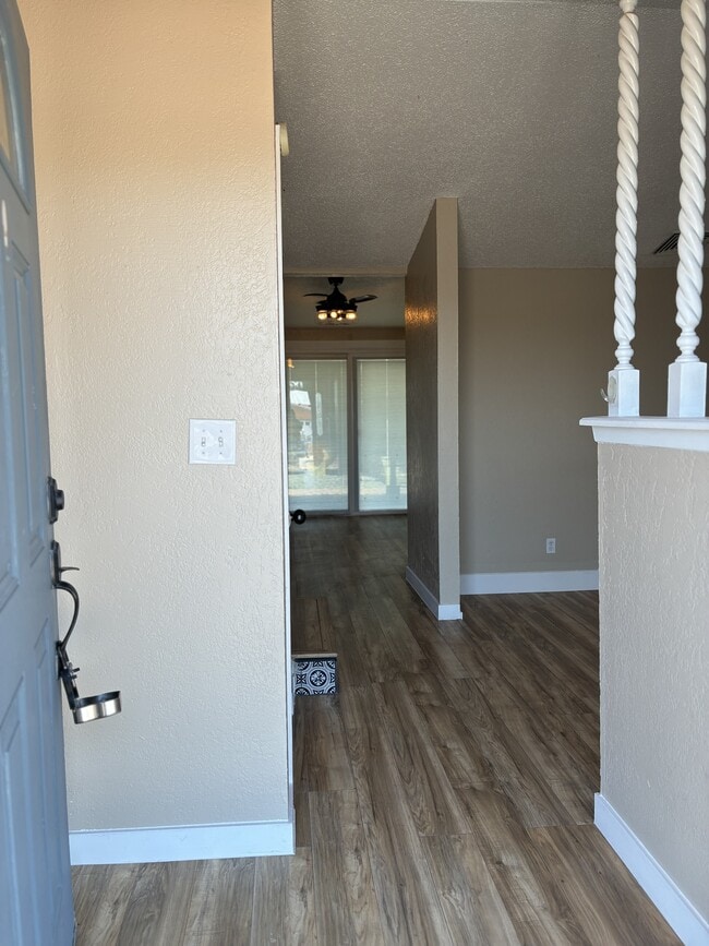 Building Photo - 5527 Carousel Dr