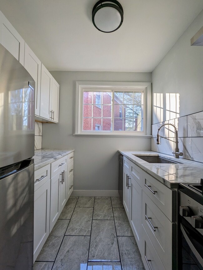 Building Photo - 4009 Washington Blvd