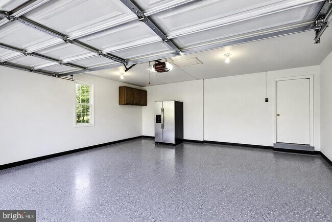 Building Photo - 15025 Timberlake Dr