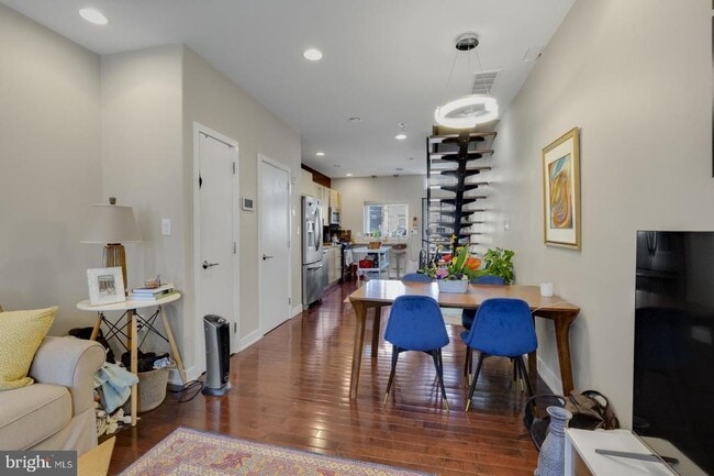 Building Photo - 221 W Girard Ave