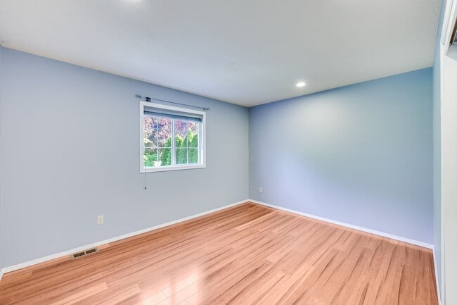 Building Photo - Beautiful 4 Bed, 4 Bath Rental Home in Gre...