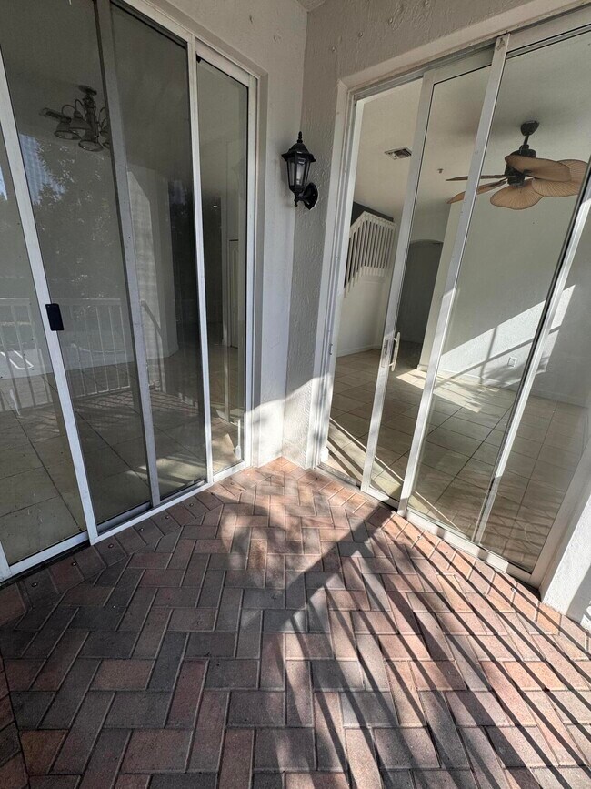 Building Photo - 1118 Shoma Dr