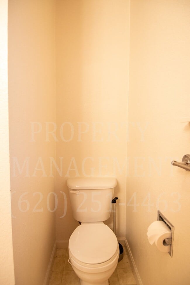 Building Photo - 2 Bedroom 2 Bath